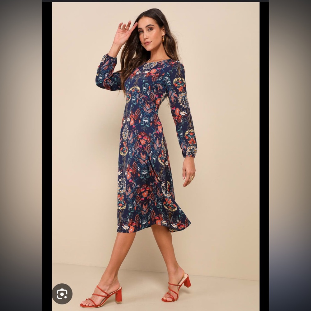 Lulu’s navy floral midi dress